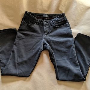 Last chance!! Lee Curvy Fit Dark Straight Leg Jeans~Size 8 Short